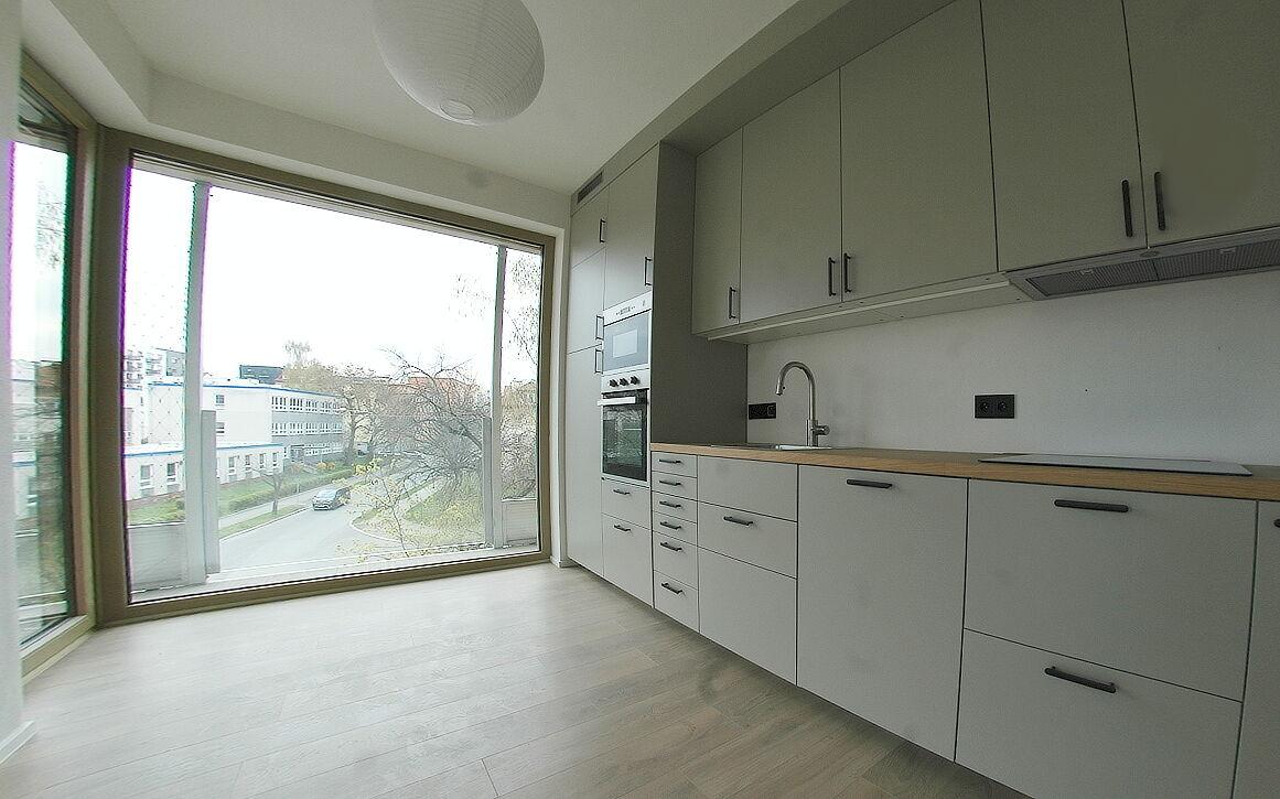 Pronájem moderního 2+kk s velkou lodžií a parkováním