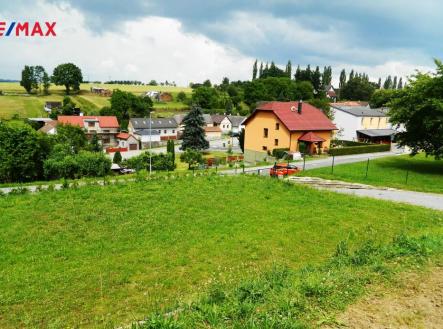 Výhled z pozemku na centrum Dražic. | Pronájem - pozemek, zahrada, 1 091 m²