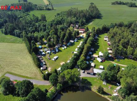 Celkový pohled na rekreační areál od rybníku Milavy. | Prodej - jiné, 1 220 m²