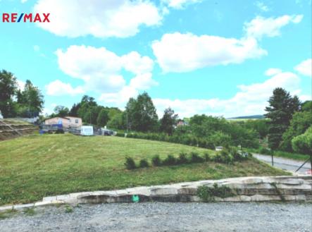 Pohled od příjezdové cesty. | Pronájem - pozemek, zahrada, 250 m²