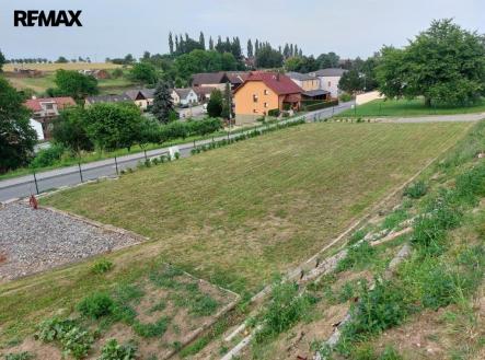 Celkový pohled na pozemek. | Pronájem - pozemek, zahrada, 340 m²