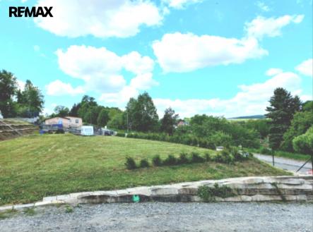 Pohled od příjezdové cesty. | Pronájem - pozemek, zahrada, 340 m²