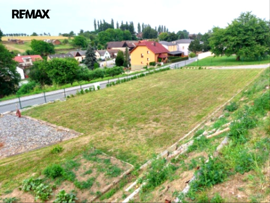 Celkový pohled na pozemek.