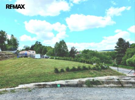 Pohled od příjezdové cesty. | Pronájem - pozemek, zahrada, 340 m²