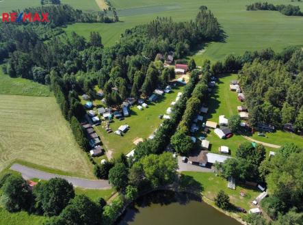 Letecký pohled od rybníku Milavy. | Prodej - hotel, 1 320 m²