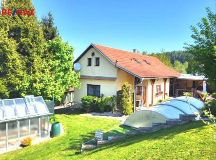 Celkový pohled ze zahrady. | Prodej - chata/rekreační objekt, 190 m²