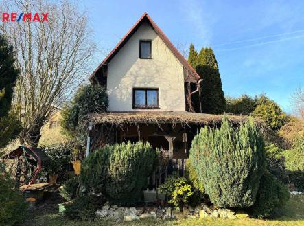 Čelní pohled na chatu. | Prodej - chata/rekreační objekt, 45 m²
