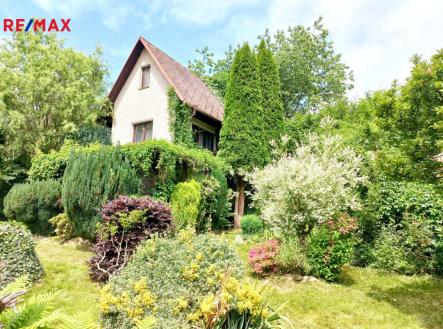 Letní pohled na chatu. | Prodej - chata/rekreační objekt, 45 m²