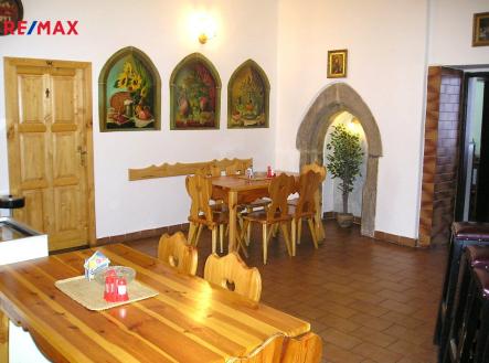 výčep | Pronájem - restaurace, 374 m²