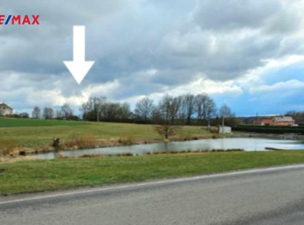 Poloha pozemků na kopci od příjezdu do obce. | Prodej - pozemek pro bydlení, 1 275 m²