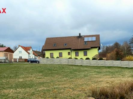 Pohled na pozemek od rybníku. | Prodej - pozemek pro bydlení, 833 m²