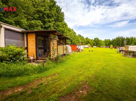 Louka s karavany a mobilheimy. | Prodej - hotel, 1 220 m²