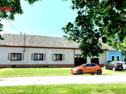 Čelní pohled z ulice. | Prodej - dům/vila, 290 m²