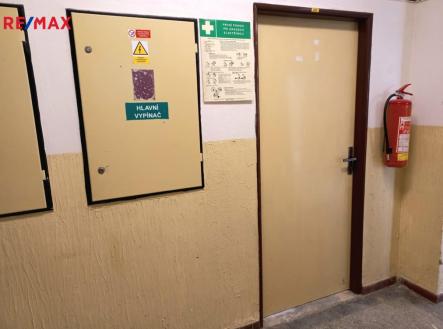 Vstup do skladu. | Pronájem - skladovací prostor, 18 m²