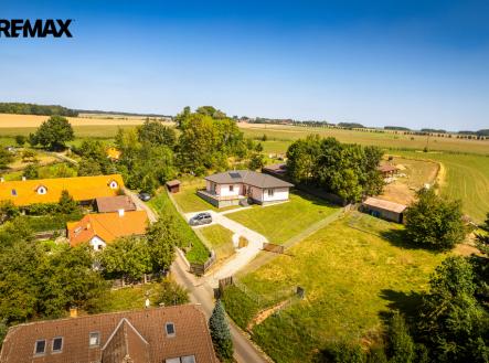 Dům leží v klidné části obce. | Prodej - dům/vila, 191 m²