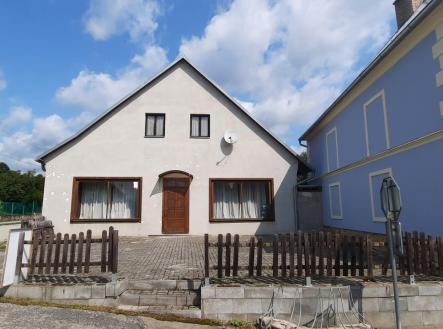 čelní pohled | Prodej - dům/vila, 178 m²