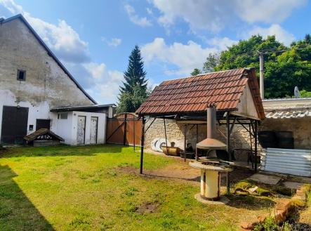 uzavřený dvorek | Prodej - jiné, 178 m²