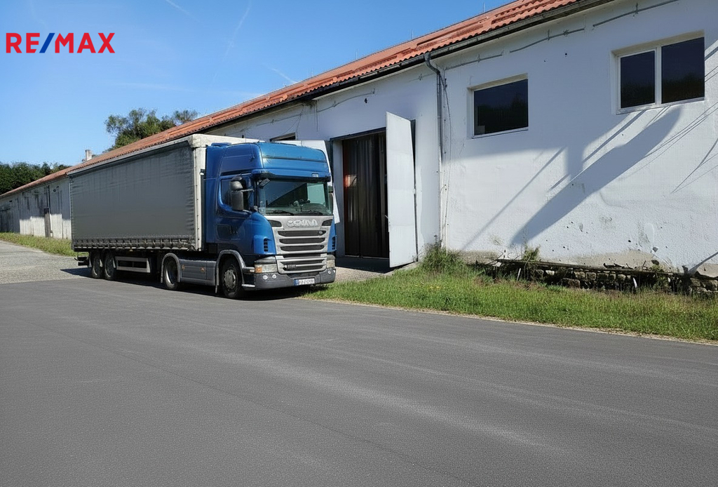 Nakládání v hale.