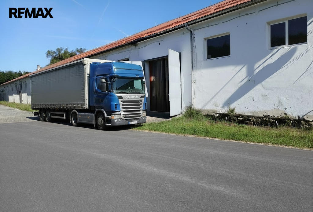 Nakládání v hale.