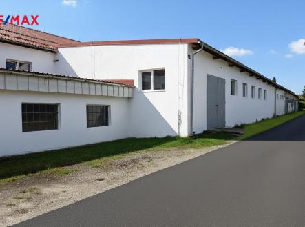 Příjezd k hale od hlavního tahu České Budějovice - Hluboká | Pronájem - jiné, 325 m²