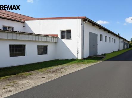 Příjezd k hale od hlavního tahu České Budějovice - Hluboká | Pronájem - jiné, 325 m²