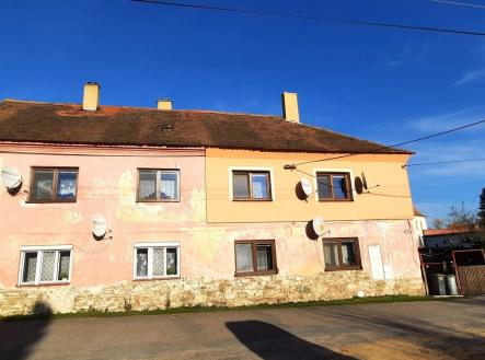 čelní pohled na dům | Prodej bytu, 2+1, 62 m²