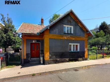 celkový pohled v létě | Prodej - dům/vila, 174 m²