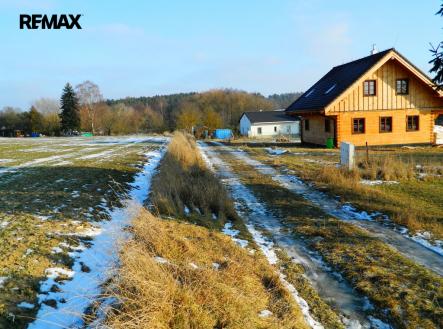 Pohled na příjezdovou komunikaci. | Prodej - pozemek pro bydlení, 984 m²
