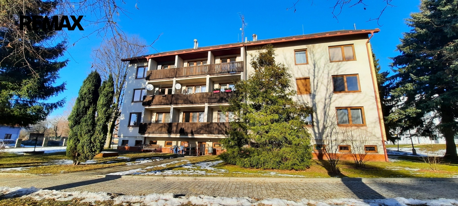 celkový pohled od silnice