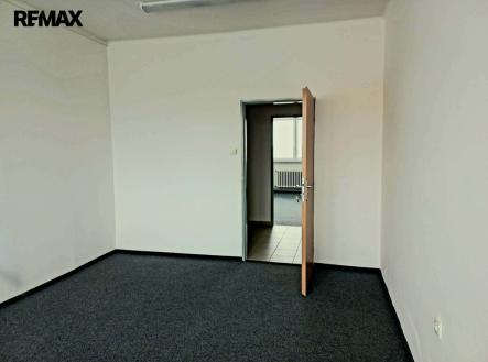Kancelář má nové dveře. | Pronájem - kanceláře, 17 m²