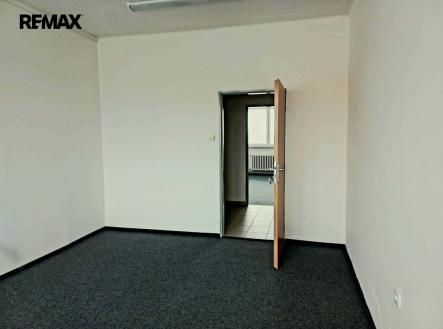 Kancelář má nové dveře. | Pronájem - kanceláře, 17 m²