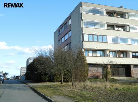 Garáž je v klidné lokalitě města. | Pronájem - malý objekt/garáž