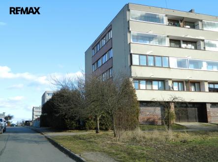 Garáž je v klidné lokalitě města. | Pronájem - malý objekt/garáž