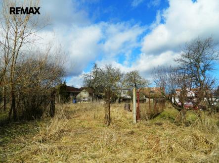 Pozemek zahrnuje dvě parcely. | Prodej - pozemek pro bydlení, 754 m²