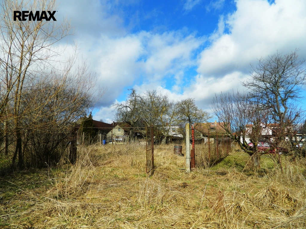 Pozemek zahrnuje dvě parcely.