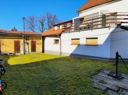 pohled na dvůr | Prodej bytu, 3+kk, 388 m²