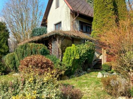 Pohled ze zahrady. | Prodej - chata/rekreační objekt, 76 m²