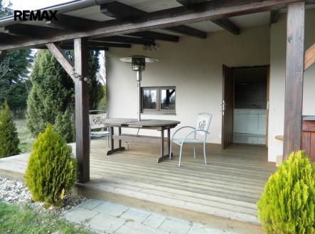 Průhled do kuchyňky. | Prodej - chata/rekreační objekt, 65 m²