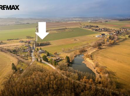 26-03-18-malovice-pozemek-4-00000.jpg | Prodej - pozemek pro bydlení, 1 495 m²