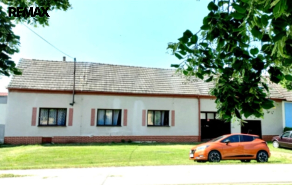 Čelní pohled z ulice.