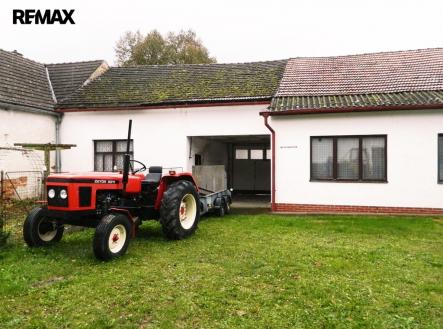 Ze dvora. | Prodej - dům/vila, 455 m²