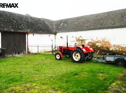 U stodoly a vnitřní zahrádky. | Prodej - dům/vila, 455 m²