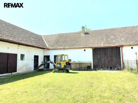 Chlév, dílna, stodola. | Prodej - dům/vila, 455 m²