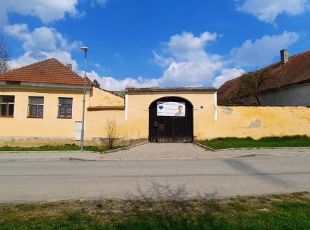 čelní pohled na dům | Prodej - dům/vila, 188 m²