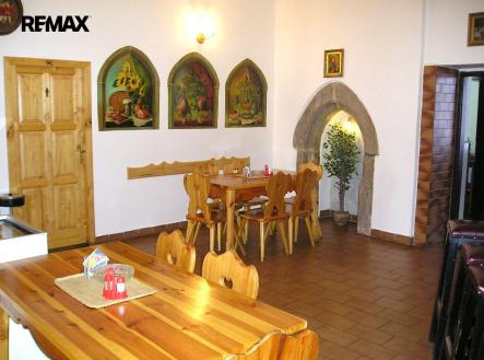 výčep | Pronájem - restaurace, 374 m²