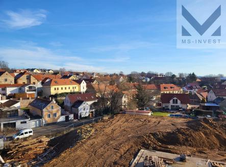 Výhled z balkonu E 201 východ. | Prodej bytu, 4+kk, 89 m²