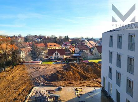 Výhled z balkonu E 201 východ. | Prodej bytu, 4+kk, 89 m²