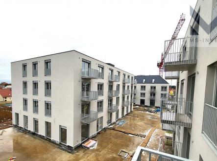 Výhled z balkonu E 201  na dům D.jpg | Prodej bytu, 4+kk, 89 m²