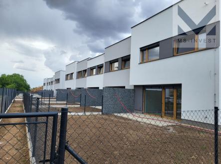 Zahrady za domy řady F .jpg | Prodej - dům/vila, 127 m²