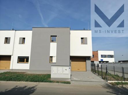 Dům L 5 vchod + garáž.jpg | Prodej - dům/vila, 160 m²